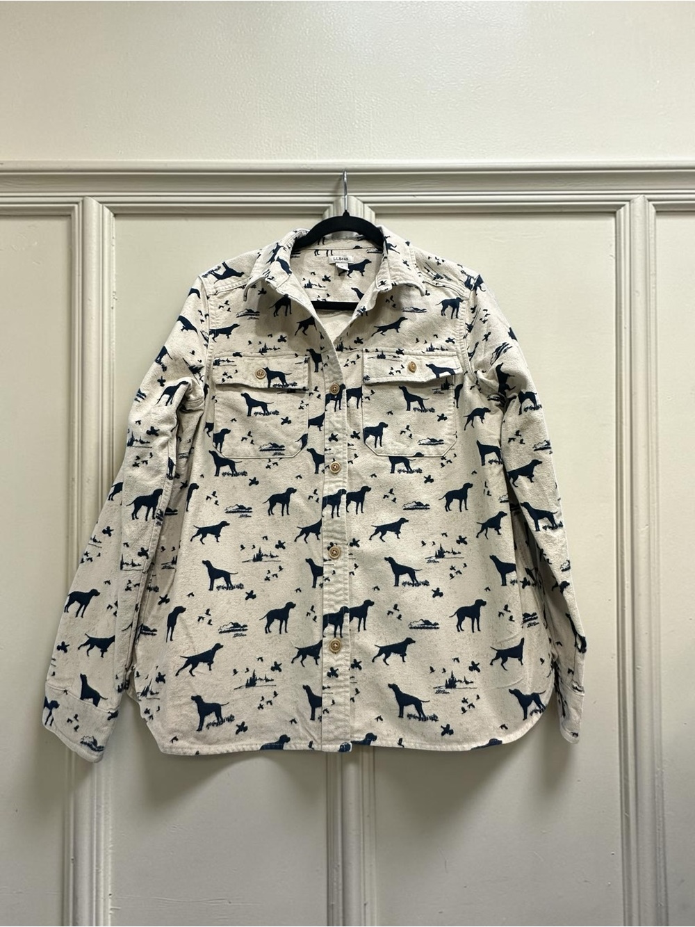 LL Bean Thick Cotton Button Down Shirt.
Bird Dog Print. Cream/Blue. Size: Medium